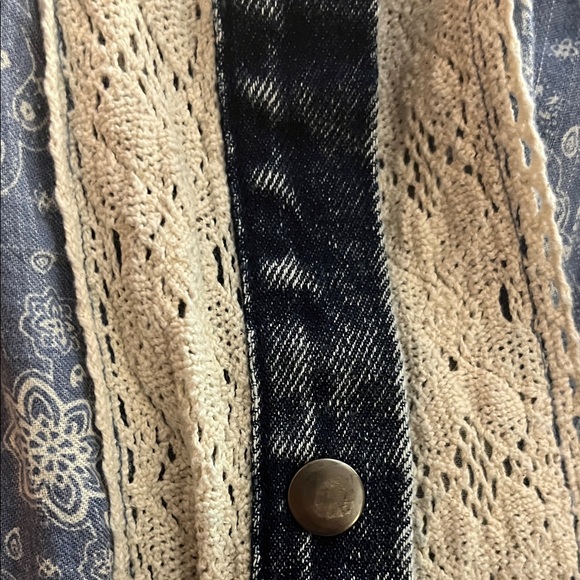 NWOT Oli & Hali Blue & White Mixed Media Lace, Crochet, Denim Patchwork Shirt - Picture 11 of 11